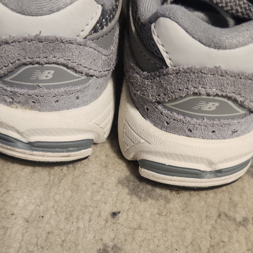 New Balance Kids' Gray Athletic Sneakers - Comfortable Everyday Shoes Size 7C - Picture 7 of 9
